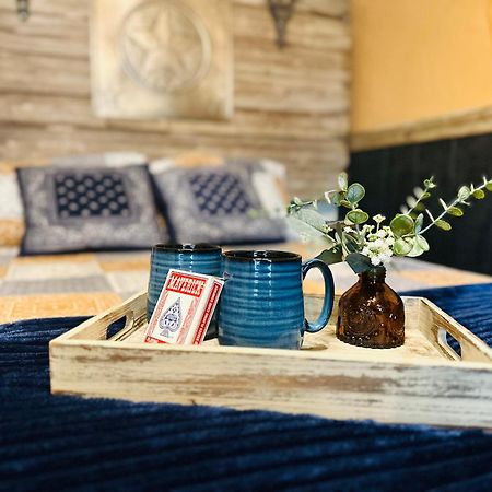 Acorn Hideaways Canton Rustic Old West Frontier Suite Екстериор снимка