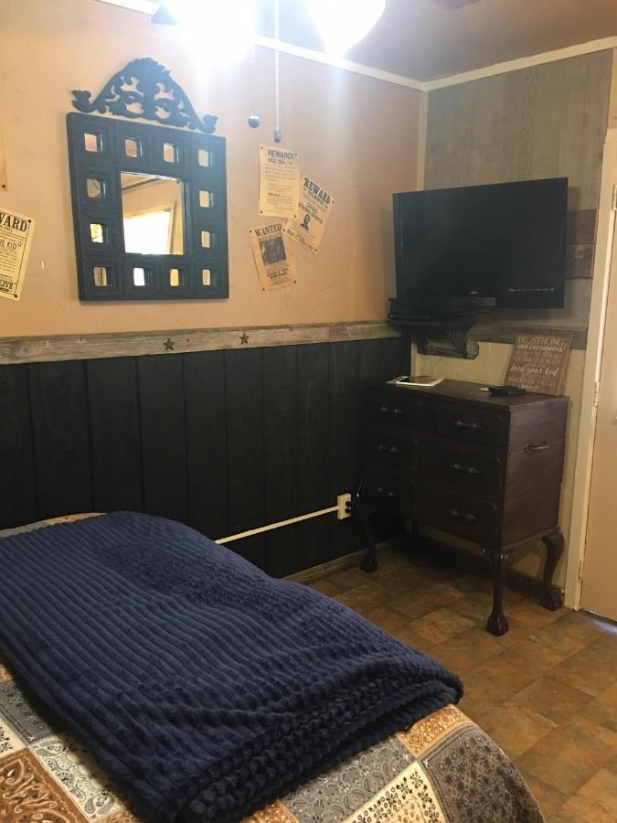 Acorn Hideaways Canton Rustic Old West Frontier Suite Екстериор снимка