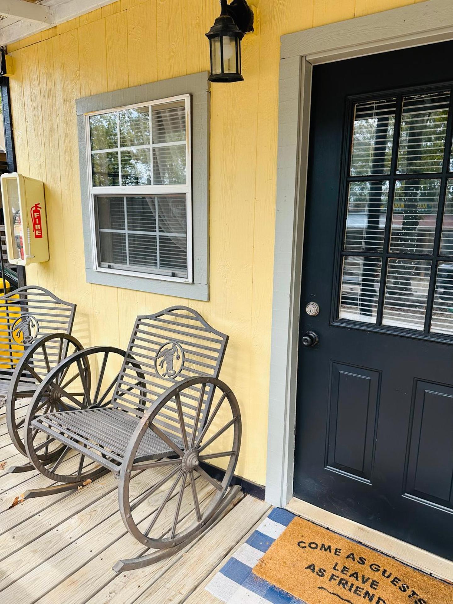 Acorn Hideaways Canton Rustic Old West Frontier Suite Екстериор снимка