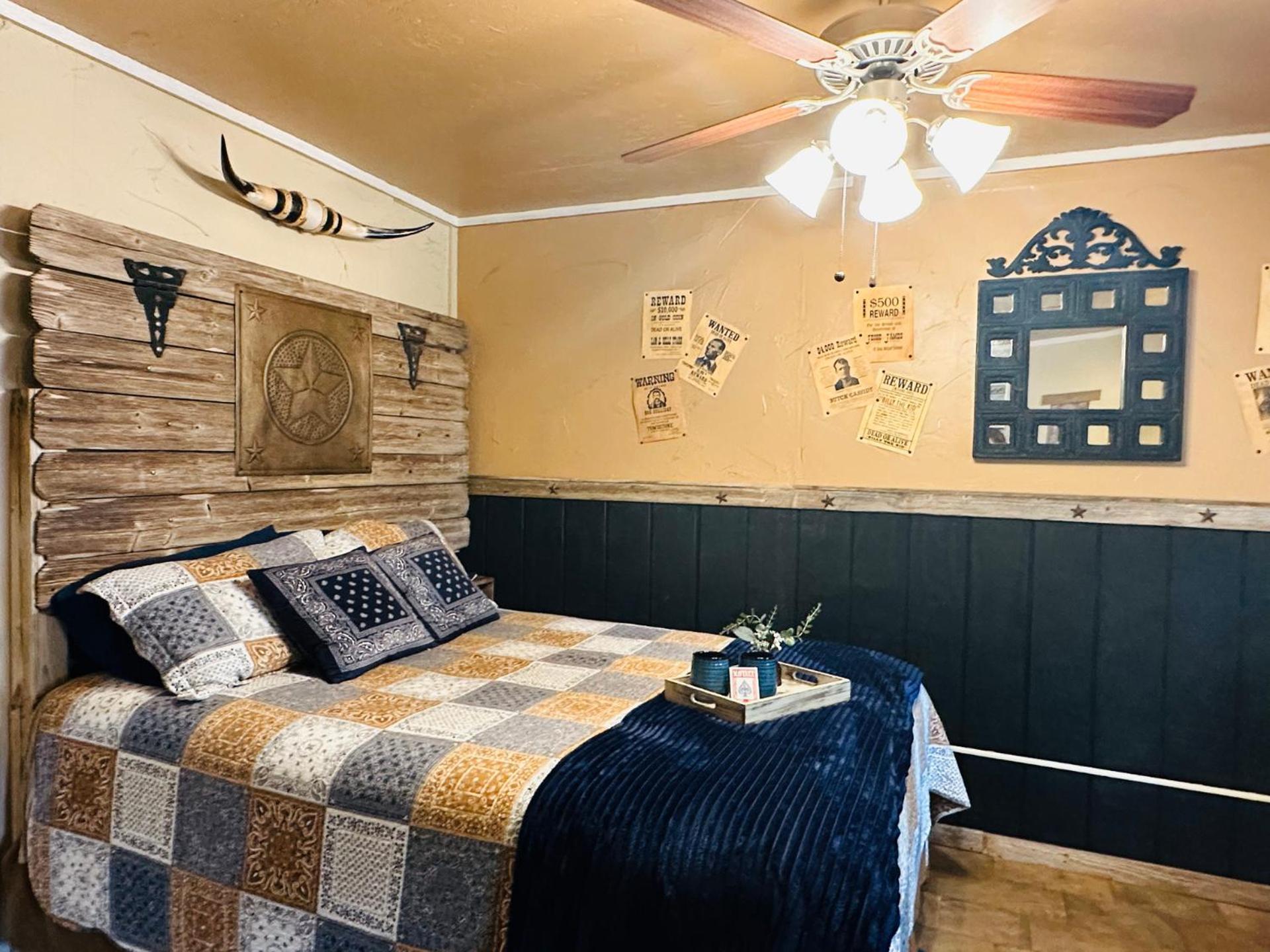 Acorn Hideaways Canton Rustic Old West Frontier Suite Екстериор снимка